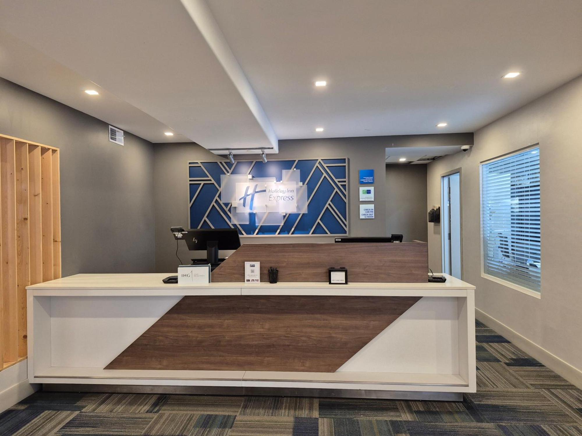 Holiday Inn Express Dryden By Ihg Exterior foto